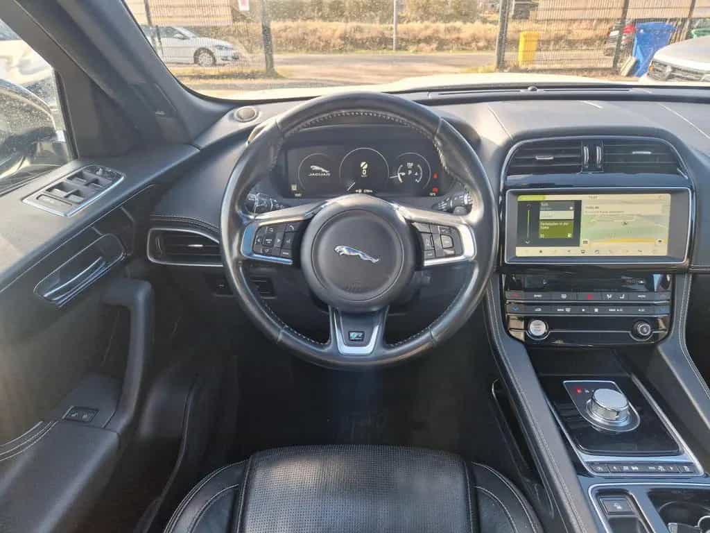 Jaguar F-Pace R-Sport 20d AWD PANO AHK 03/2018-photo-7