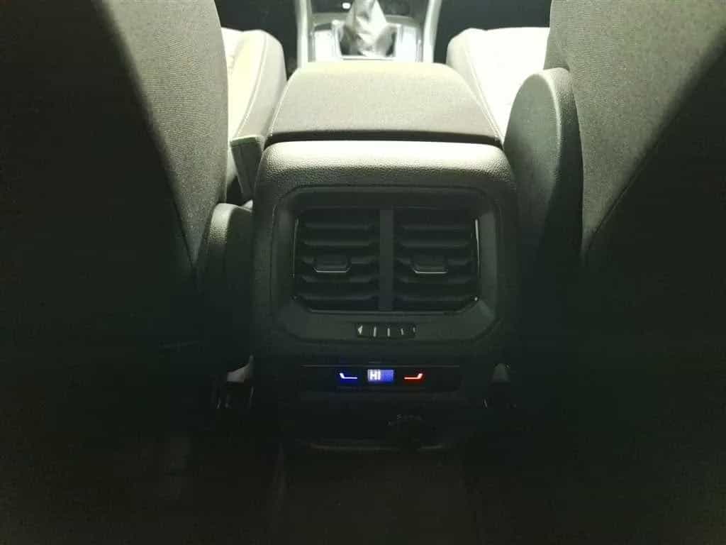 Volkswagen Tiguan 08/2023-photo-38