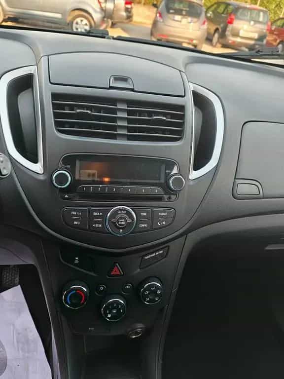 Chevrolet Trax 1.6 FWD LS unico proprietario par 12/2013-photo-9