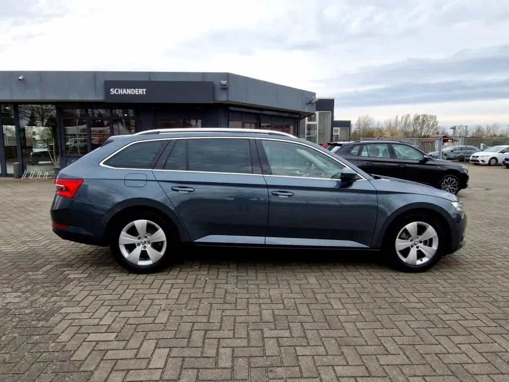 Skoda Superb Combi 1.5 TSI Style Matrix Navi AHK Klima 08/2021-photo-5