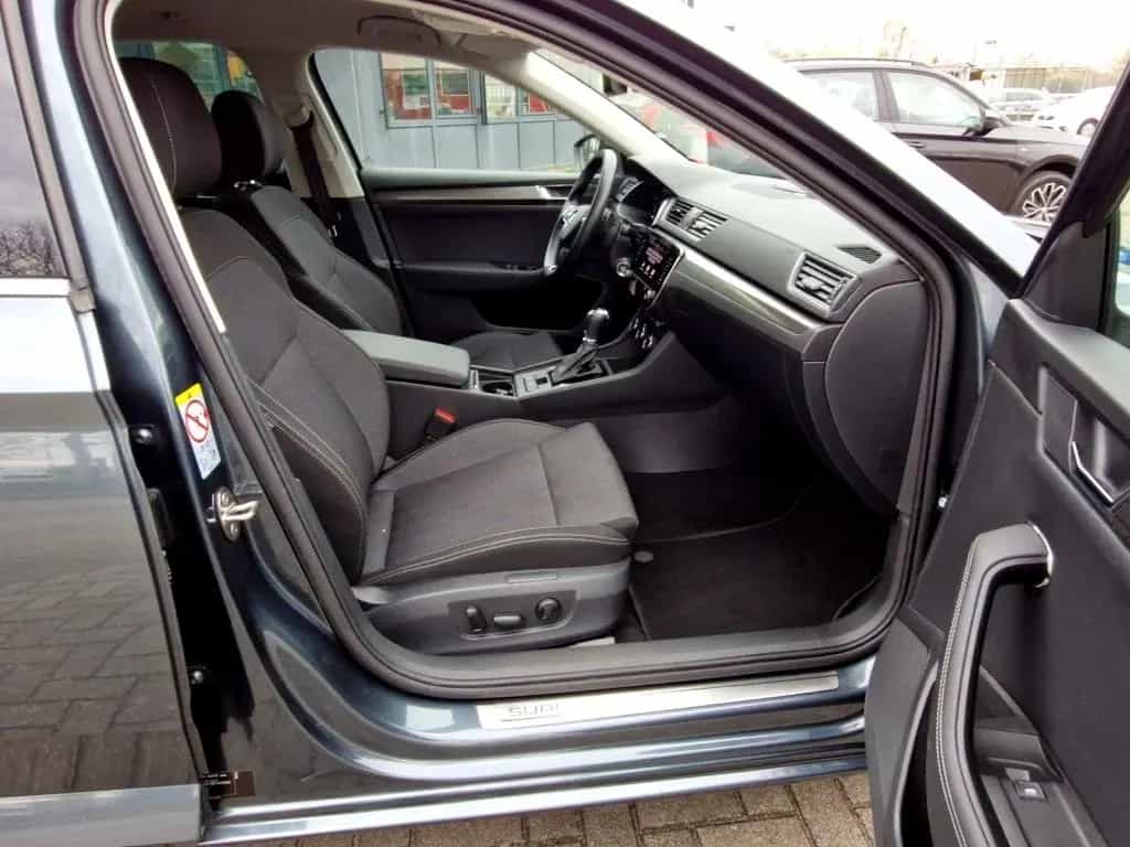 Skoda Superb Combi 1.5 TSI Style Matrix Navi AHK Klima 08/2021-photo-7