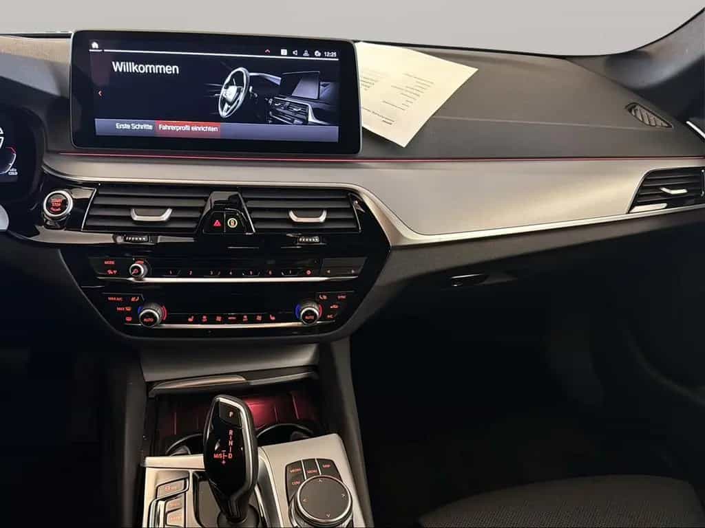 BMW 5 Series 520d Touring AHK LiveCockpitProf Head-Up Kamera 03/2023-photo-15