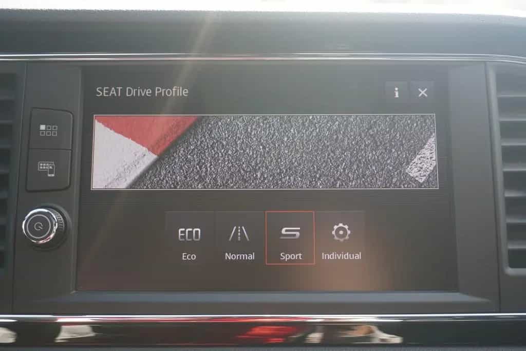Seat Leon ST 1.5 FR LED Navi Panorama ACC Sitzheizung 04/2020-photo-20