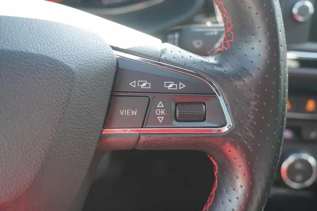 Seat Leon ST 1.5 FR LED Navi Panorama ACC Sitzheizung 04/2020-photo-33