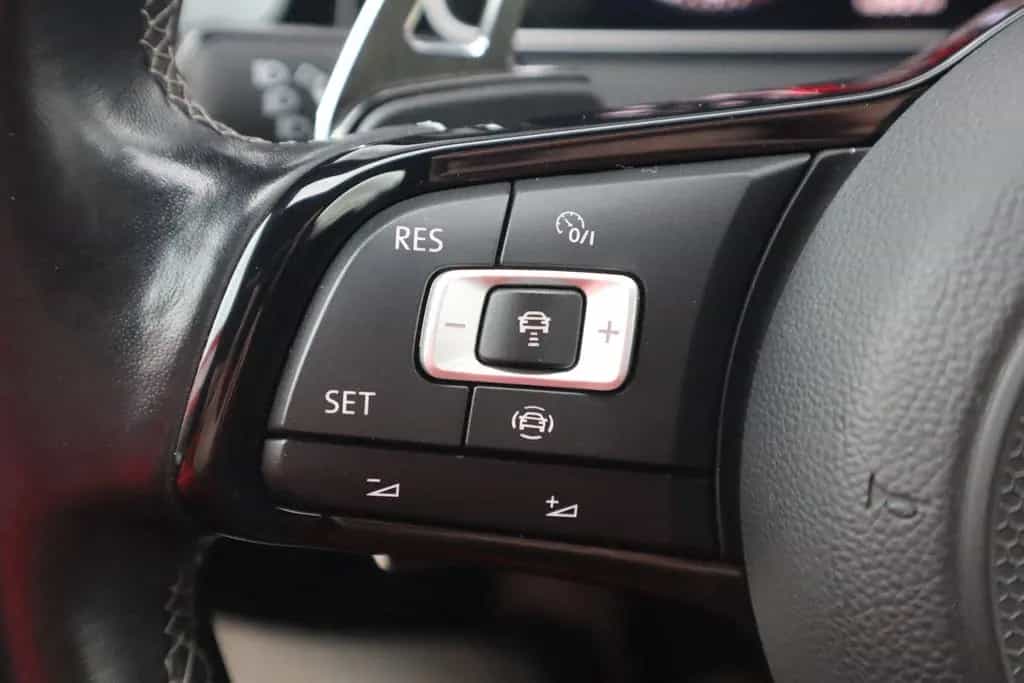 Volkswagen Golf VII Variant R 2.0 TSI Dynaudio Kamera ACC 03/2019-photo-15