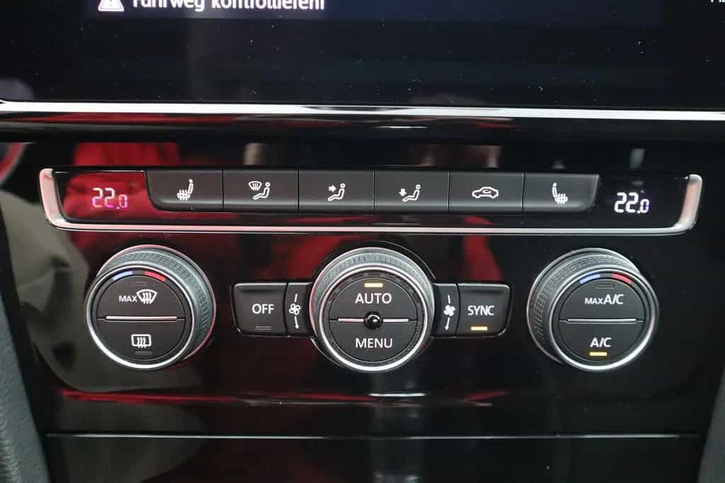 Volkswagen Golf VII Variant R 2.0 TSI Dynaudio Kamera ACC 03/2019-photo-35