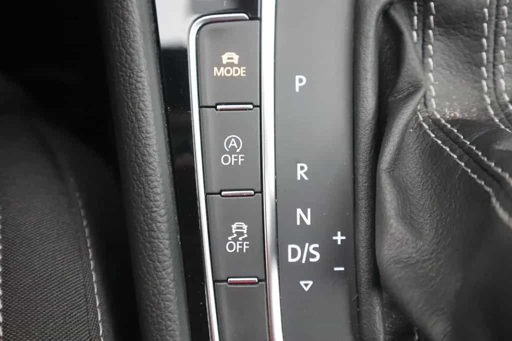 Volkswagen Golf VII Variant R 2.0 TSI Dynaudio Kamera ACC 03/2019-photo-37