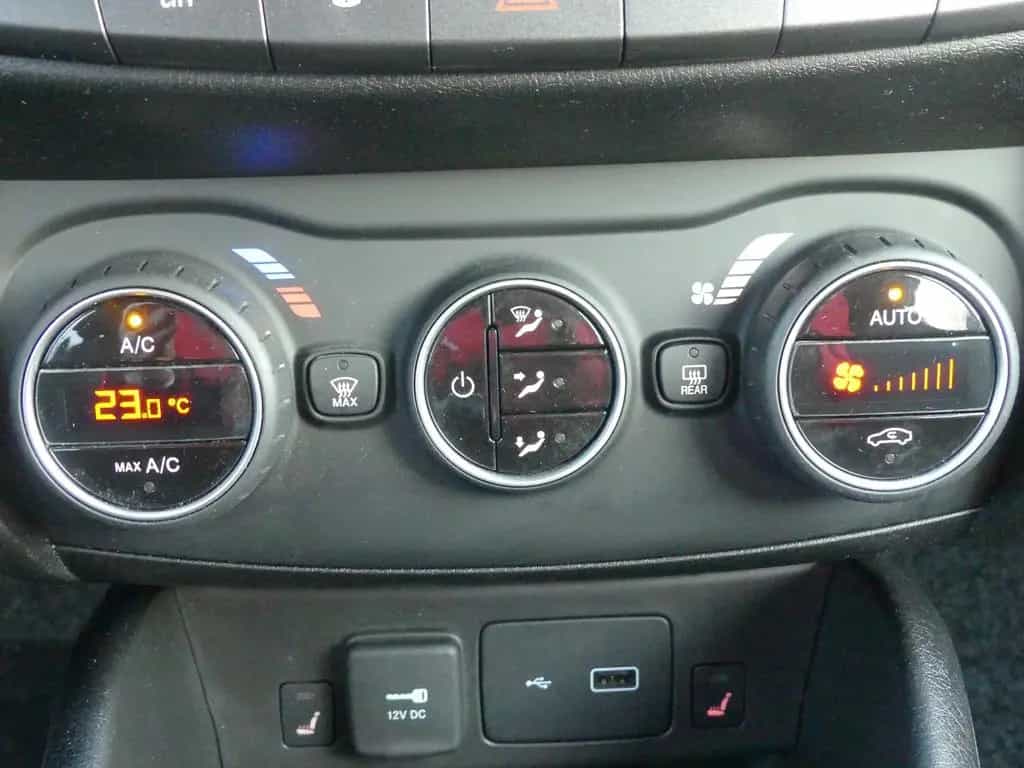 Fiat Tipo Kombi 1.4 Xenon Navi Kamera Sitzheizung Tem 09/2019-photo-15