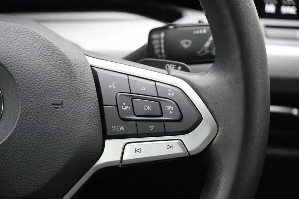 Volkswagen Golf VIII Variant Life eTSI Navi LED Kamera DAB 03/2021-photo-23