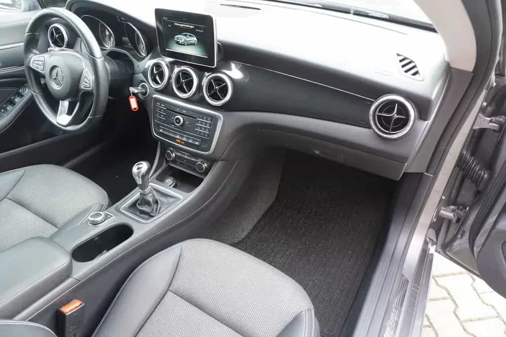 Mercedes-Benz CLA 180 Shooting Brake Sitzheizung Klimaaut. Blu 10/2015-photo-12