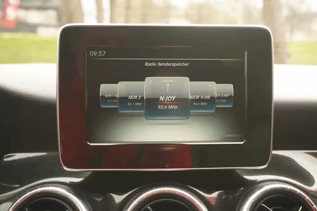 Mercedes-Benz CLA 180 Shooting Brake Sitzheizung Klimaaut. Blu 10/2015-photo-22
