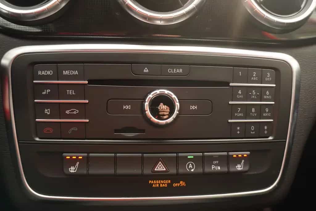 Mercedes-Benz CLA 180 Shooting Brake Sitzheizung Klimaaut. Blu 10/2015-photo-24