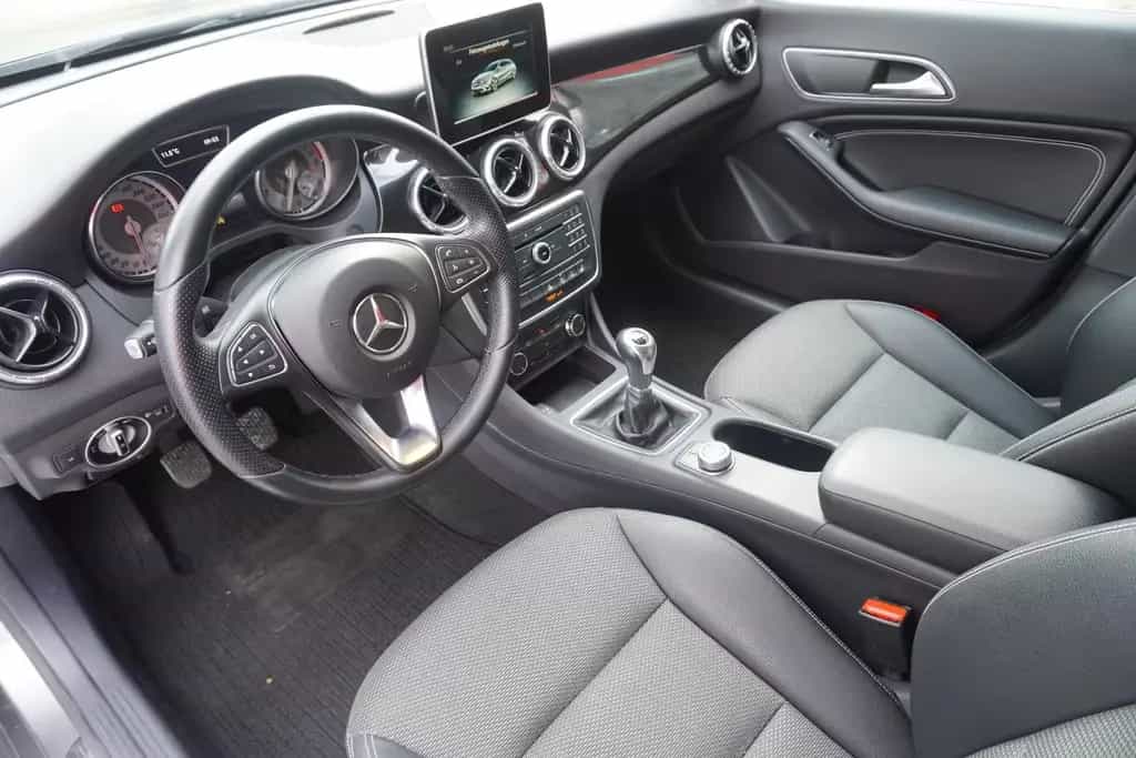 Mercedes-Benz CLA 180 Shooting Brake Sitzheizung Klimaaut. Blu 10/2015-photo-9