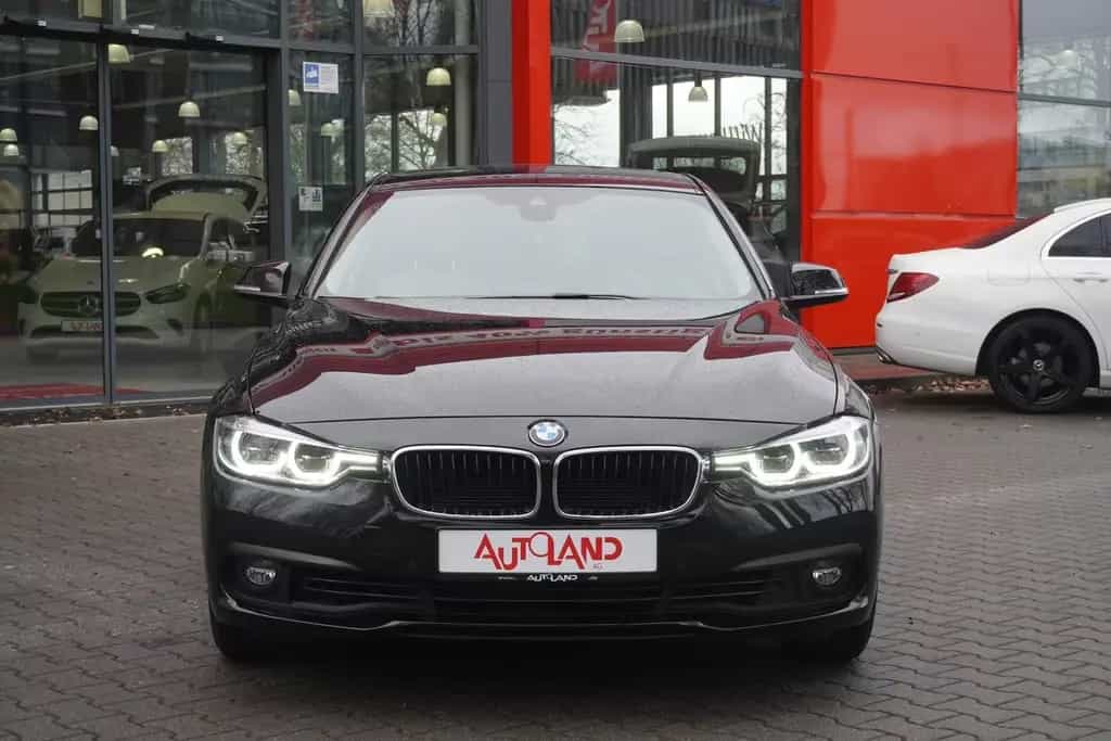 BMW 318 i Touring Aut. LED Head-Up Navi Sitzheizung 11/2016-photo-2