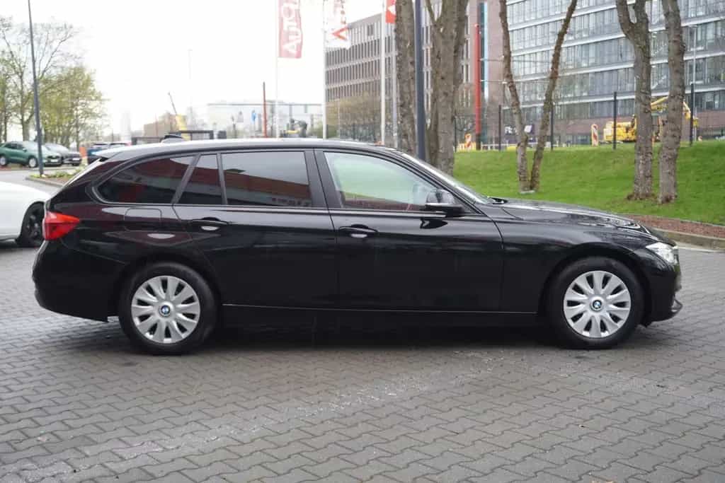 BMW 318 i Touring Aut. LED Head-Up Navi Sitzheizung 11/2016-photo-4