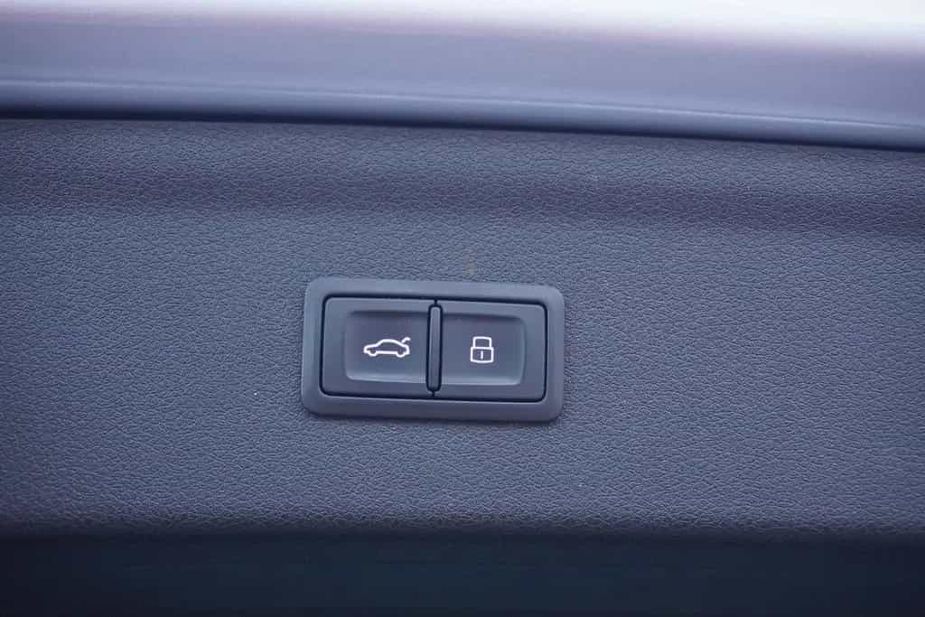 Audi Q3 1.4 TFSI design S-Line Totwinkel Navi LED AHK 03/2015-photo-10