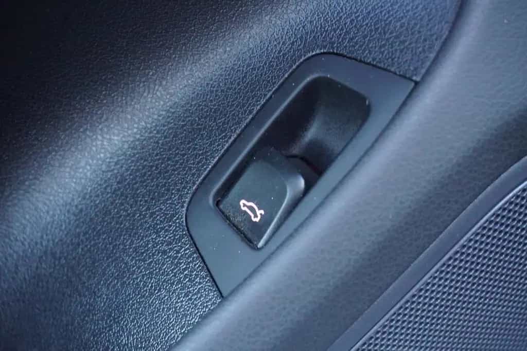 Audi Q3 1.4 TFSI design S-Line Totwinkel Navi LED AHK 03/2015-photo-14
