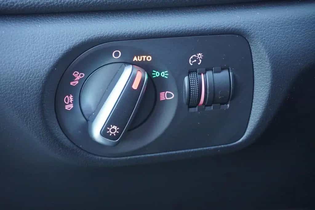 Audi Q3 1.4 TFSI design S-Line Totwinkel Navi LED AHK 03/2015-photo-15