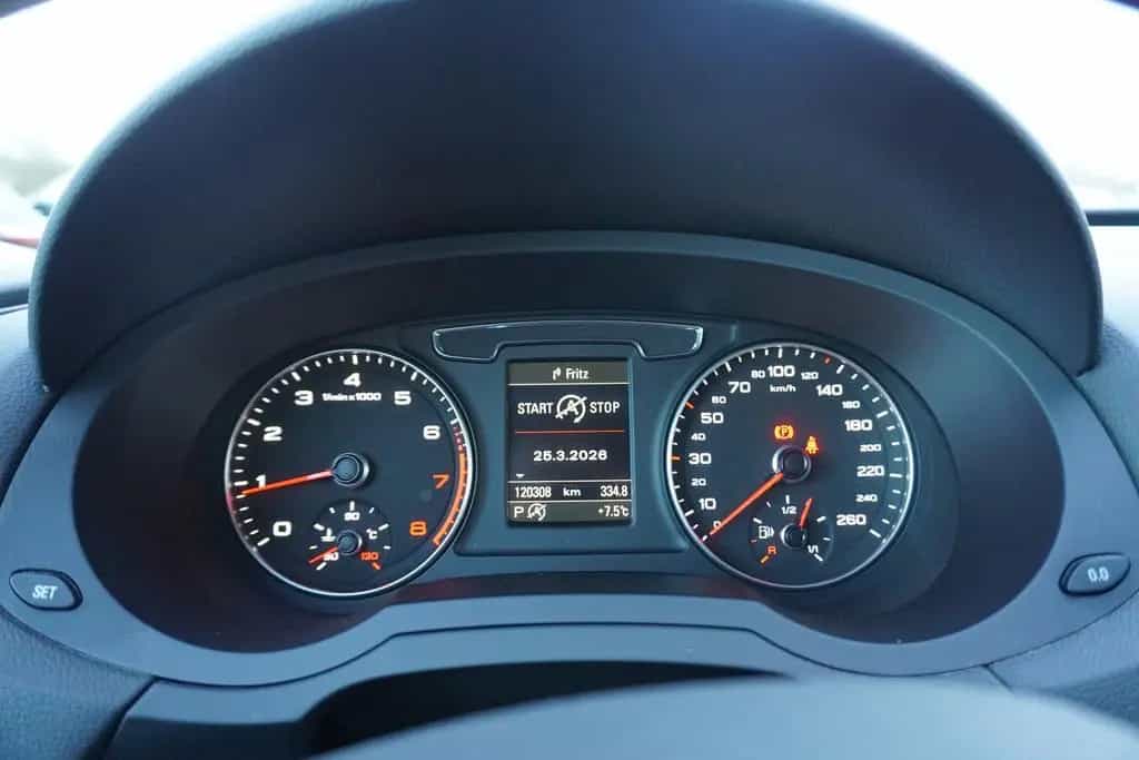 Audi Q3 1.4 TFSI design S-Line Totwinkel Navi LED AHK 03/2015-photo-16
