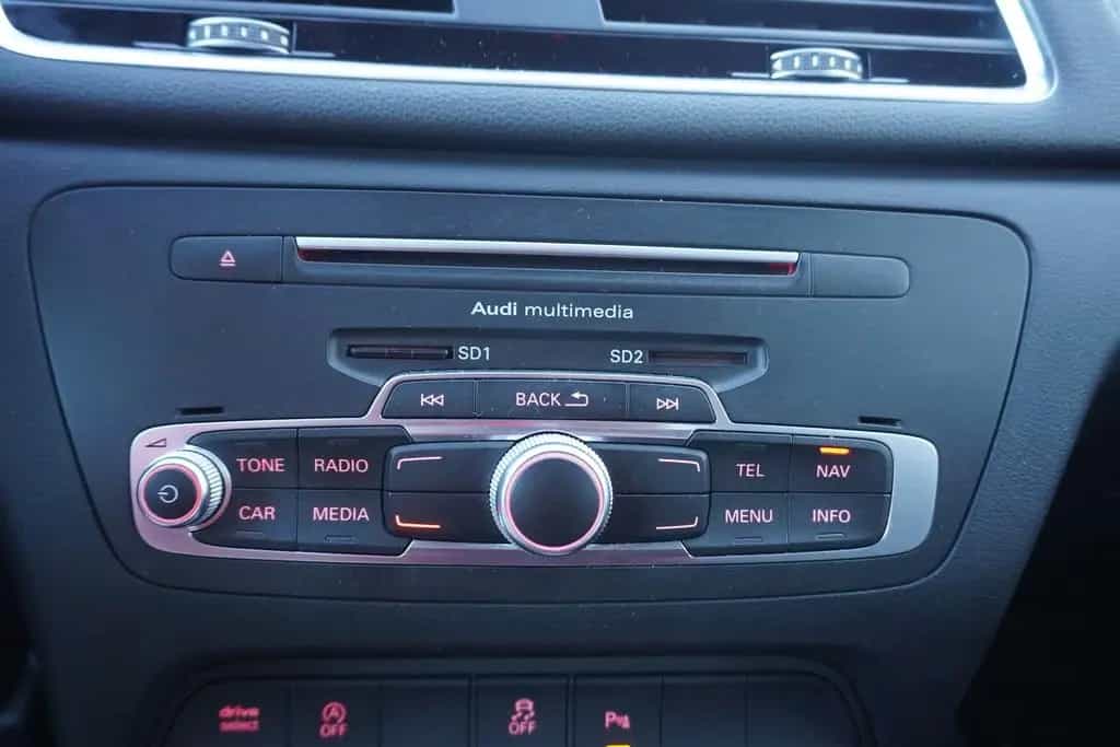 Audi Q3 1.4 TFSI design S-Line Totwinkel Navi LED AHK 03/2015-photo-23
