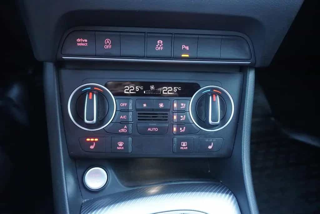 Audi Q3 1.4 TFSI design S-Line Totwinkel Navi LED AHK 03/2015-photo-25