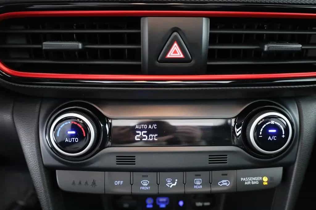 Hyundai KONA 1.6 T-GDI 4WD Style Sitzbelüftung Panorama 12/2018-photo-11