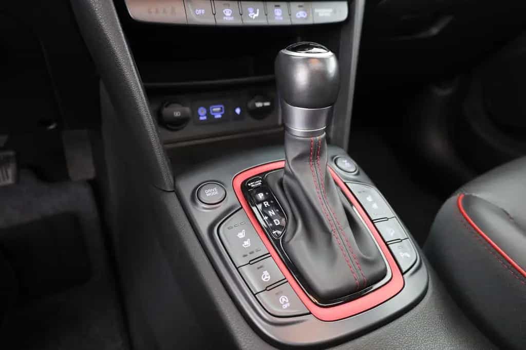Hyundai KONA 1.6 T-GDI 4WD Style Sitzbelüftung Panorama 12/2018-photo-14