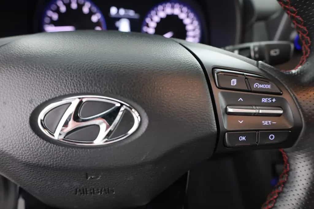 Hyundai KONA 1.6 T-GDI 4WD Style Sitzbelüftung Panorama 12/2018-photo-17