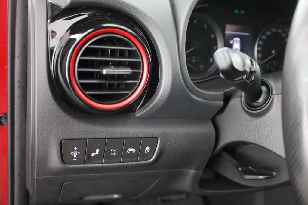 Hyundai KONA 1.6 T-GDI 4WD Style Sitzbelüftung Panorama 12/2018-photo-21