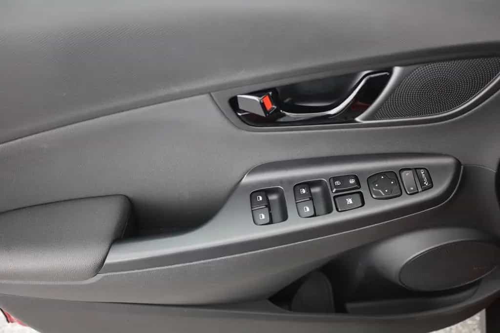 Hyundai KONA 1.6 T-GDI 4WD Style Sitzbelüftung Panorama 12/2018-photo-22