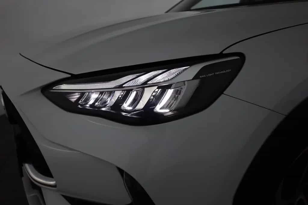 MG HS 1.5 T-GDI Luxury Aut. LED ACC Navi 360° Pano 03/2024-photo-28