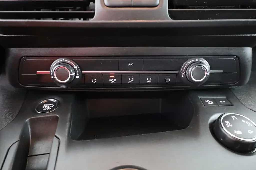 Opel Combo 1.2 Life E Elegance Aut. 360° Kamera Navi 08/2021-photo-11