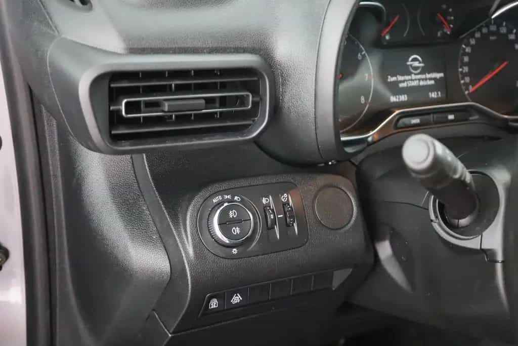 Opel Combo 1.2 Life E Elegance Aut. 360° Kamera Navi 08/2021-photo-19