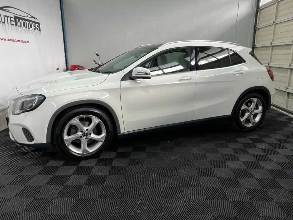 Mercedes-Benz GLA-Class 180 Urban *Autom *LED-SW *Pano *DAB 07/2019-photo-2