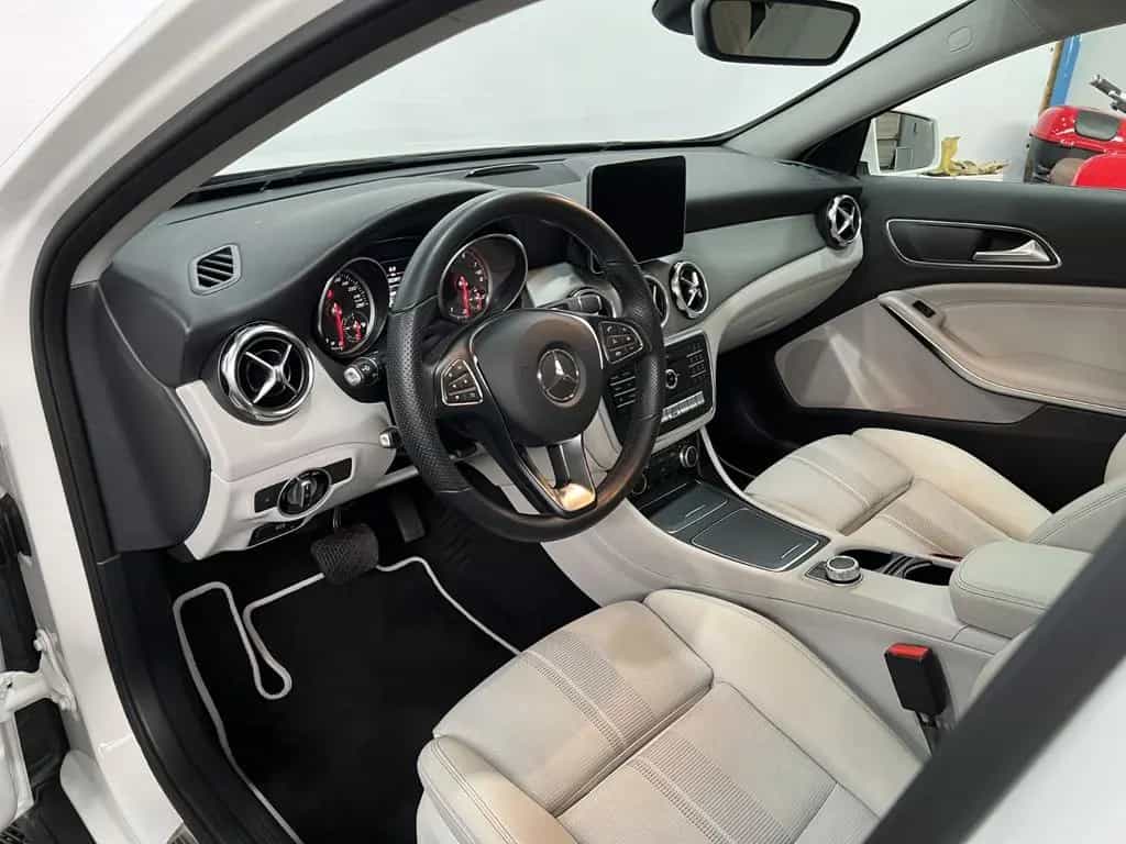Mercedes-Benz GLA-Class 180 Urban *Autom *LED-SW *Pano *DAB 07/2019-photo-20