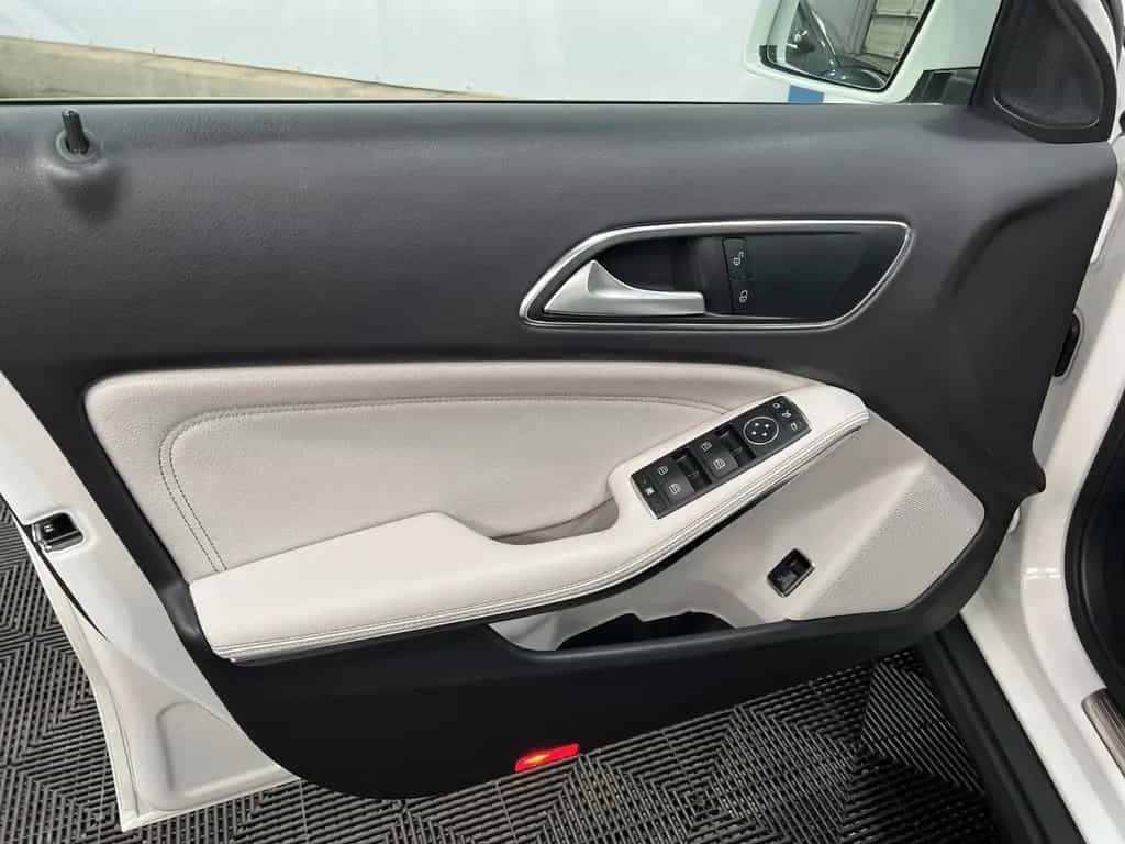 Mercedes-Benz GLA-Class 180 Urban *Autom *LED-SW *Pano *DAB 07/2019-photo-21