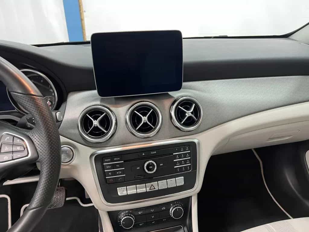Mercedes-Benz GLA-Class 180 Urban *Autom *LED-SW *Pano *DAB 07/2019-photo-28