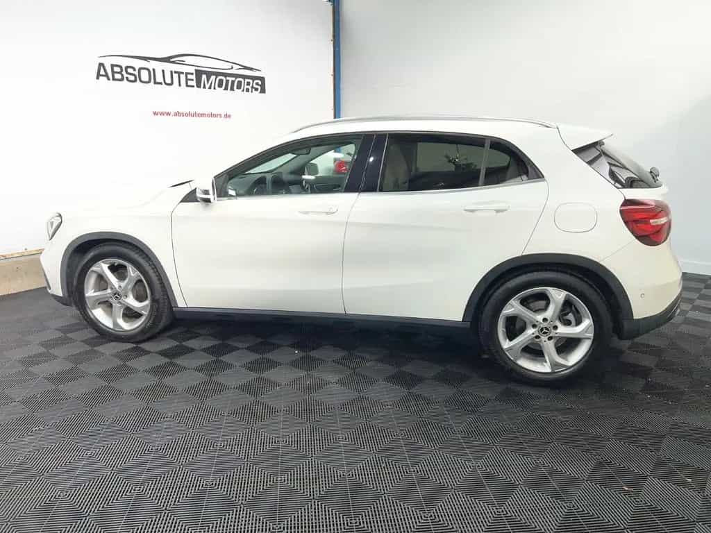 Mercedes-Benz GLA-Class 180 Urban *Autom *LED-SW *Pano *DAB 07/2019-photo-3