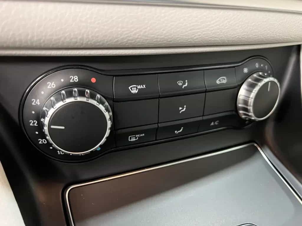 Mercedes-Benz GLA-Class 180 Urban *Autom *LED-SW *Pano *DAB 07/2019-photo-37