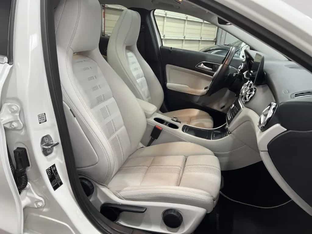 Mercedes-Benz GLA-Class 180 Urban *Autom *LED-SW *Pano *DAB 07/2019-photo-39