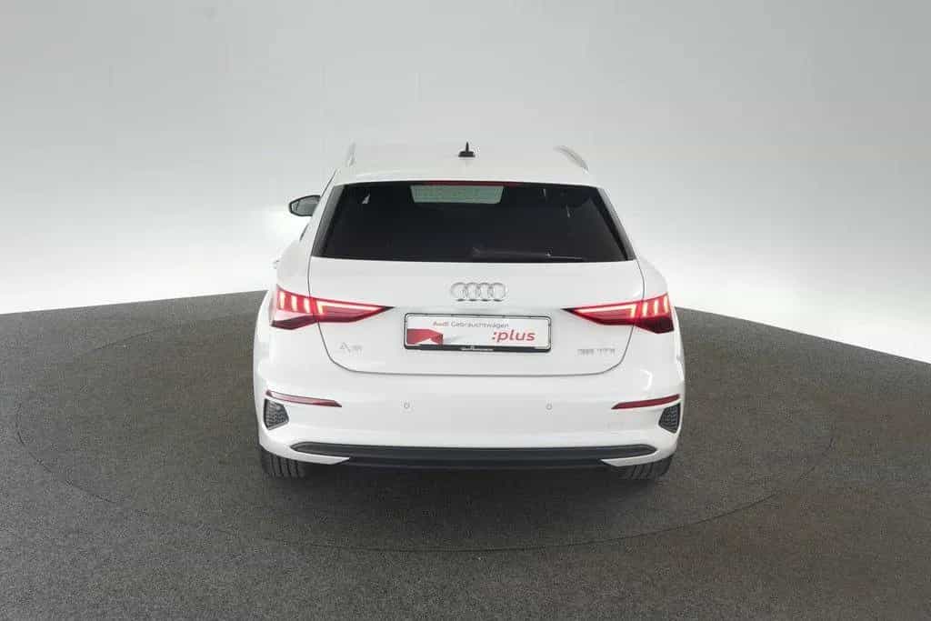 Audi A3 Sportback 35 TDI S tronic LED ACC Navi 07/2022-photo-3