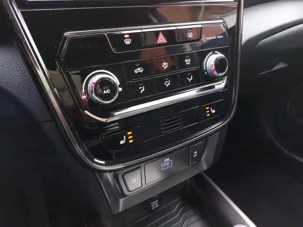 Ssangyong Tivoli 1.5 T-GDI SHZ KAM CarPlay 10/2019-photo-16