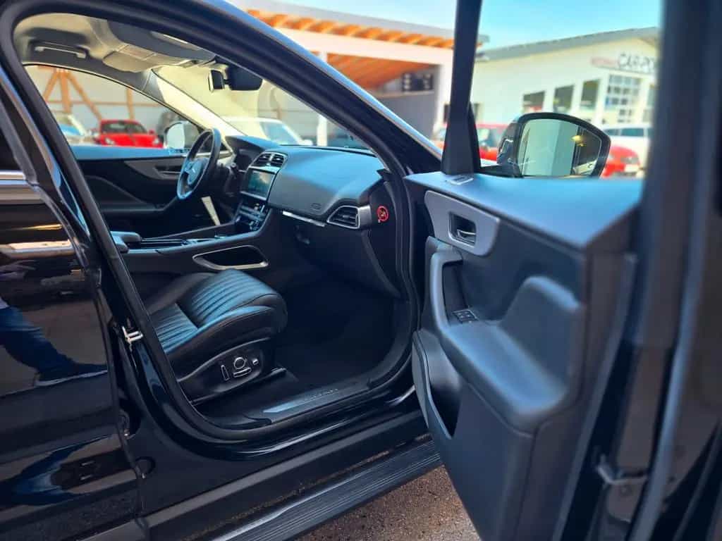 Jaguar F-Pace F-PACE Portfolio AWD| LEDER| NAVI| SHZ 09/2017-photo-8