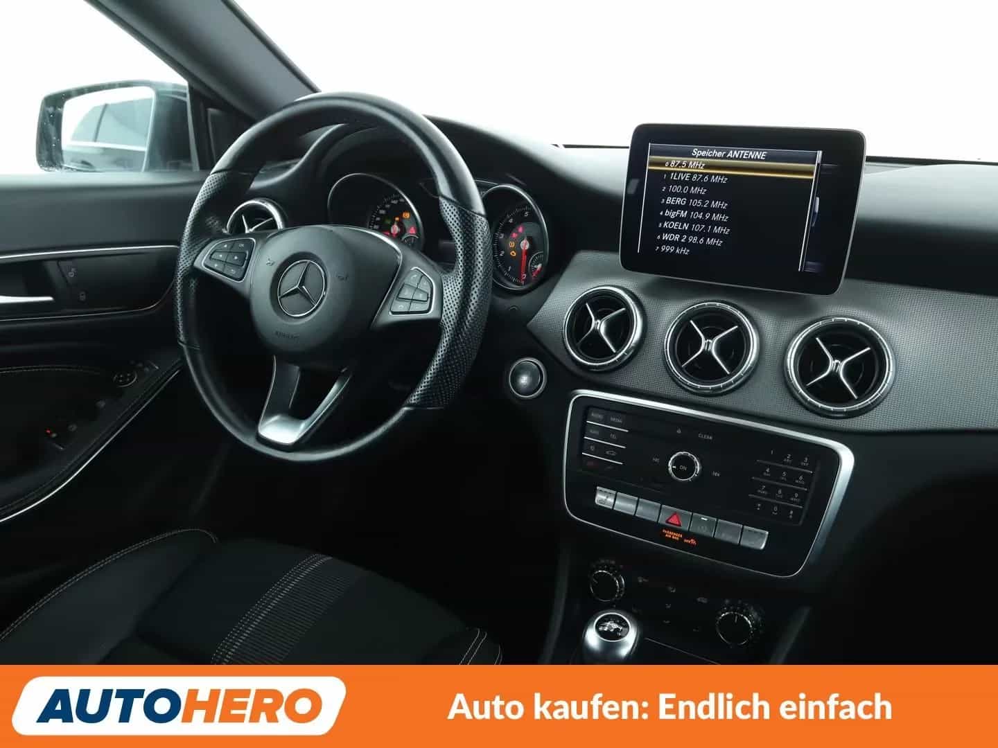 Mercedes-Benz CLA-Class 200 Shooting Brake 11/2018-photo-12