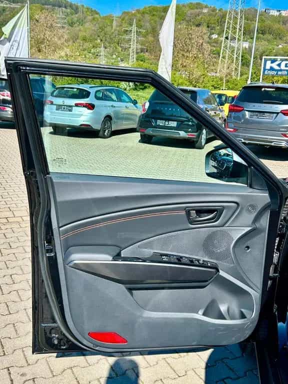 KGM Tivoli 1.5 Automatik Limited 50 null-photo-4