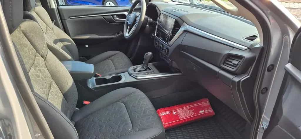 Isuzu D-Max 1.9D Double Cab LS 4WD AT Umbau ! null-photo-12