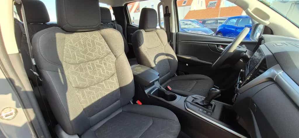 Isuzu D-Max 1.9D Double Cab LS 4WD AT Umbau ! null-photo-13