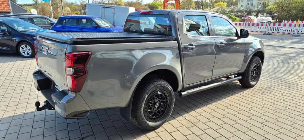 Isuzu D-Max 1.9D Double Cab LS 4WD AT Umbau ! null-photo-2