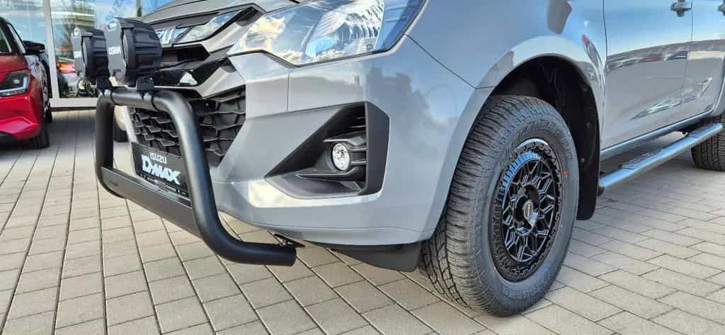 Isuzu D-Max 1.9D Double Cab LS 4WD AT Umbau ! null-photo-9