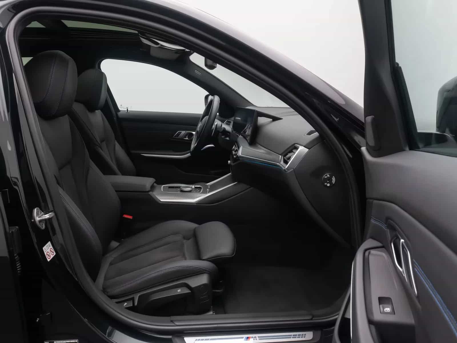 BMW 3 Series 02/2023-photo-24
